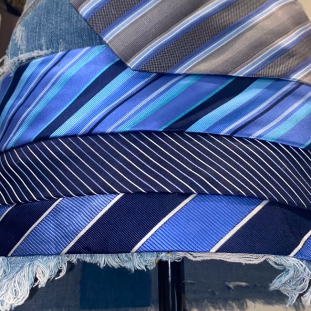Sat in Tie Mini/The Look